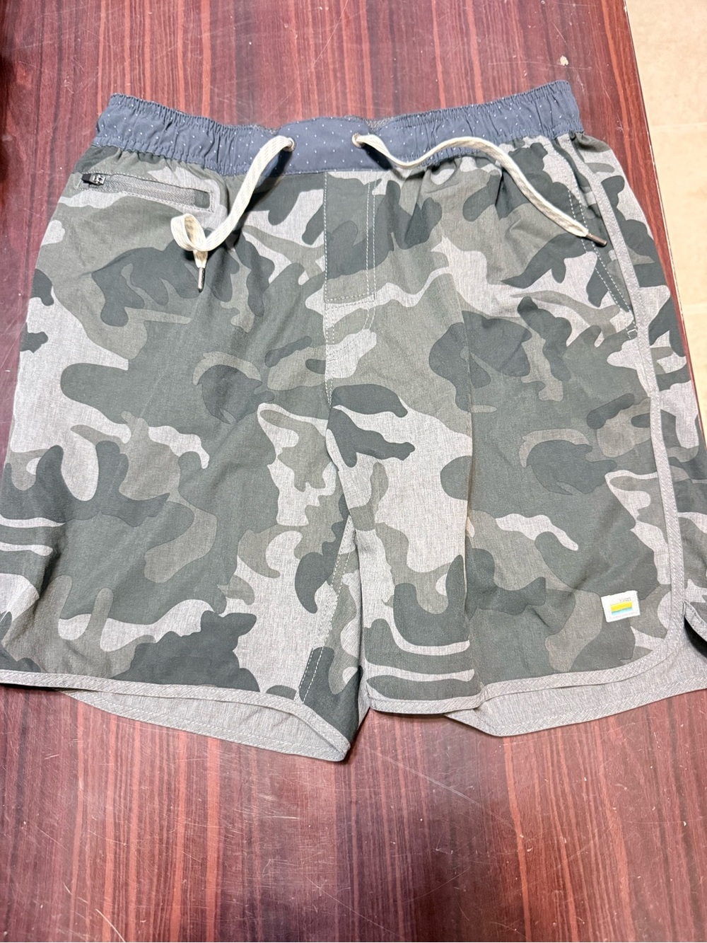 Vuori Men's Camo bank Athletic Shorts - Green & Gray